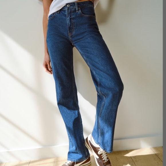 Abercrombie & Fitch Women's Straight Leg Blue Jeans - Picture 4 of 4